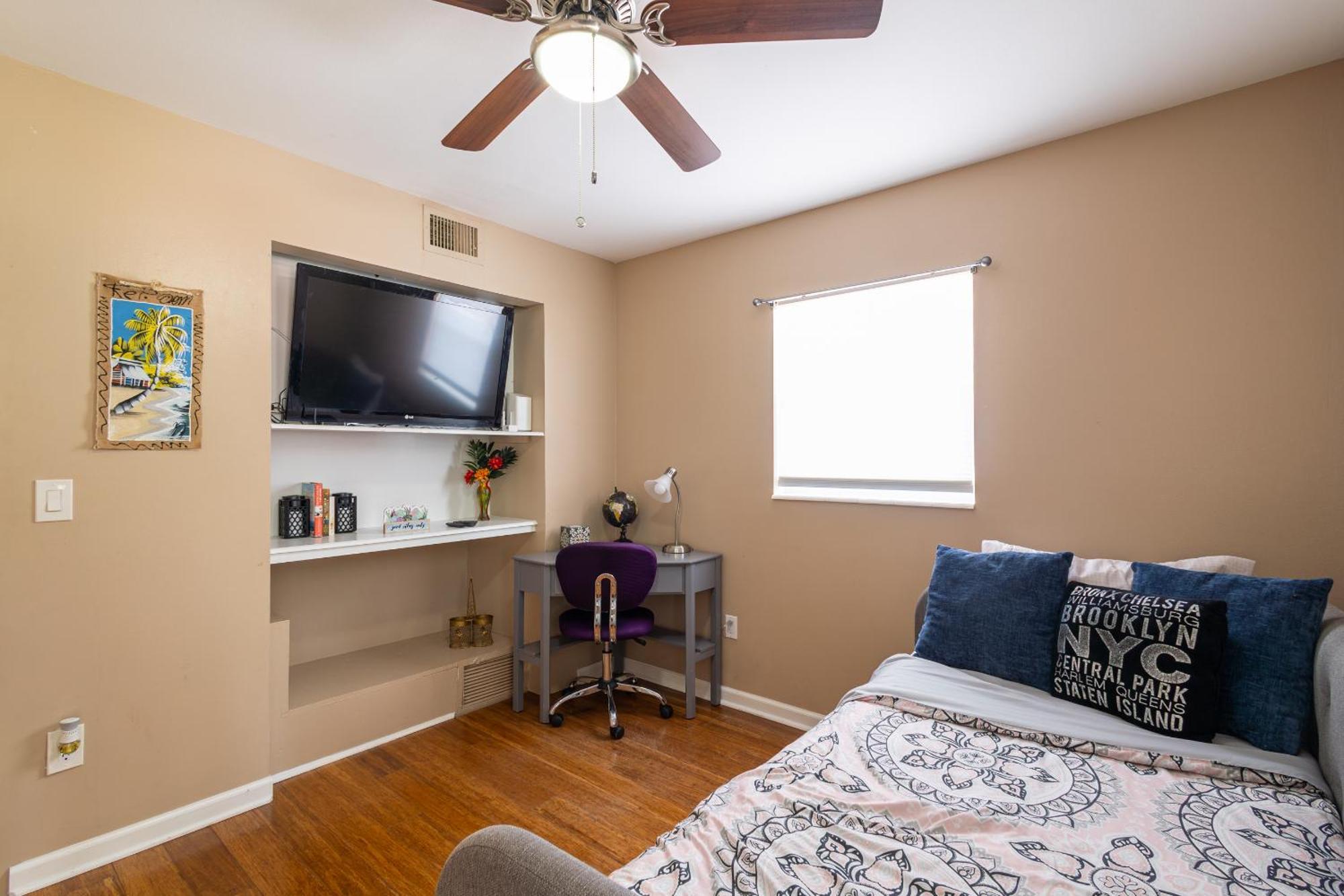 Comfy 3 Bedroom With Parking & Close To Everything เนเปิลส์ ภายนอก รูปภาพ